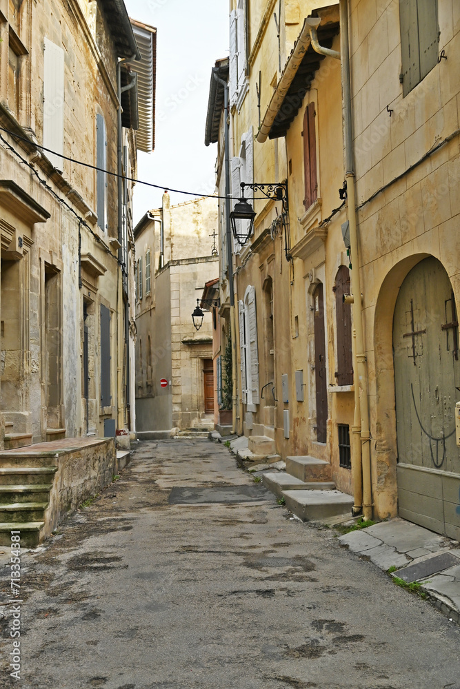 Naklejka premium Arles, vicoli, strade e case provenzali - Provenza, Francia 