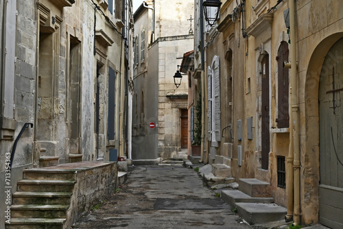 Arles, vicoli, strade e case provenzali - Provenza, Francia 