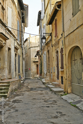 Fototapeta Naklejka Na Ścianę i Meble -  Arles, vicoli, strade e case provenzali - Provenza, Francia	