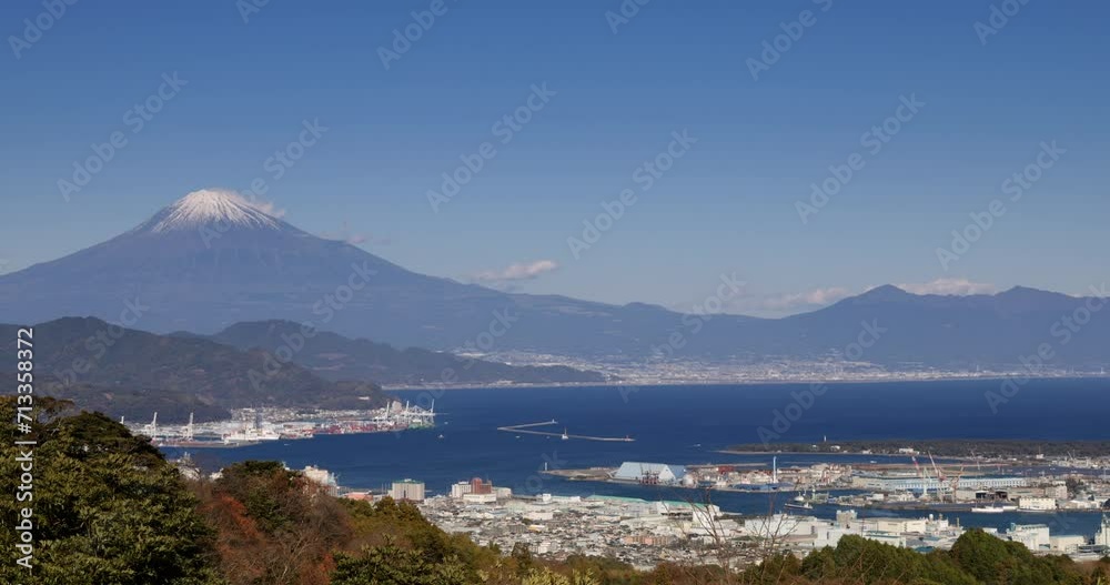 山の上から見る富士山と静岡の海 山の上から見る富士山と静岡の海