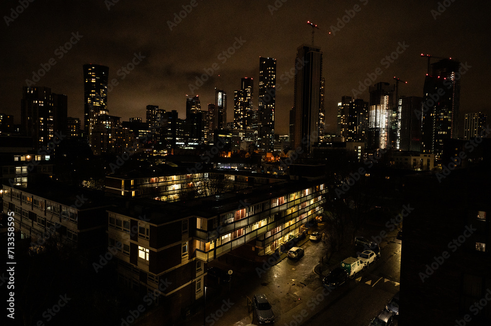 Fototapeta premium Nightview of Skyline Canary Wharf in London 
