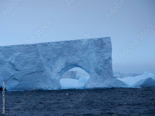 Die Reste des einst größten Eisbergs der Welt, A76a, in der Scotiasee zwischen Antarktis und Südgeorgien