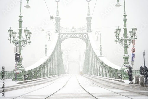 Canvas Print Budapest, Hungary - November 30, 2023: Famous Liberty bridge during snowy winter day