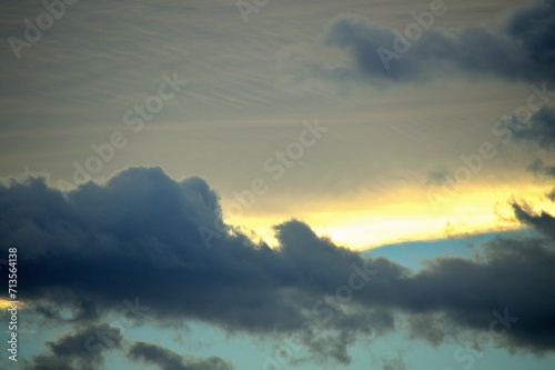 Atardecer nublado