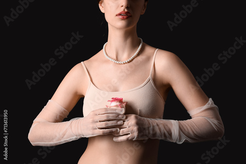 Young woman with rose on da...