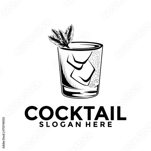 Cocktail logo design vector vintage. alcohol drink icon. cocktail glass vector retro design template