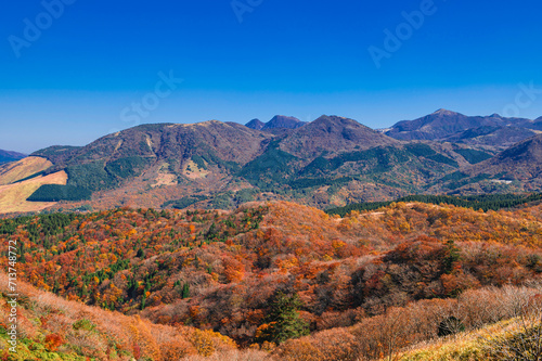 涌蓋山登山「くじゅう連山と紅葉」 © Kinapi