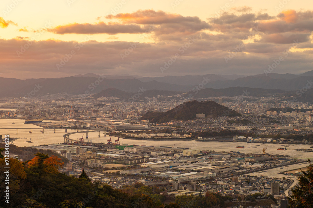串掛林道から望む夕刻の広島市の眺め