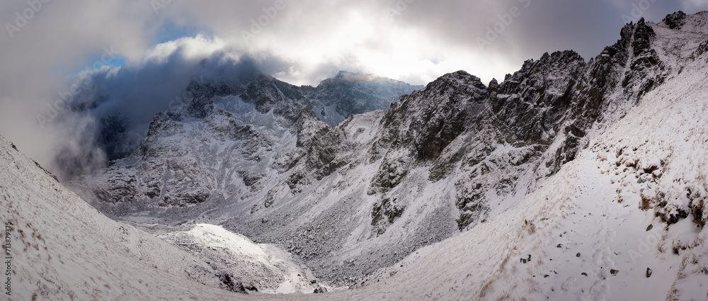 Szlak, droga na Szpiglasową Przełęcz w Tatrach Wysokich. - obrazy, fototapety, plakaty 
