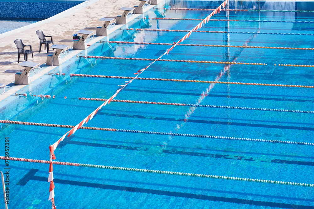 Obraz premium Outdoor swimming pool