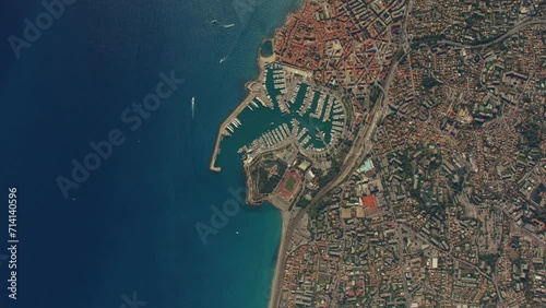vue aérienne drone satellite de la ville d'Antibes en France, le Fort Carré, le port et la vielle ville photo