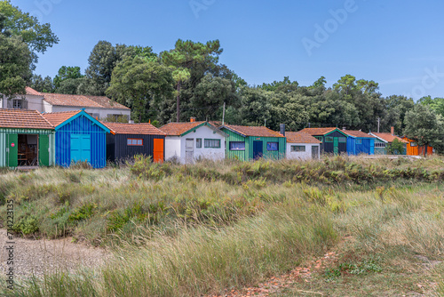 Cabanes multicolores du site ostréicole de Fort-Royer, sur l'île d'Oléron, Charente-Maritime