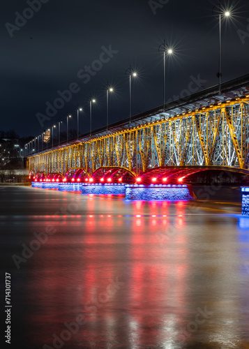 Fototapeta Naklejka Na Ścianę i Meble -  Podświetlany most na Wiśle w Płocku 