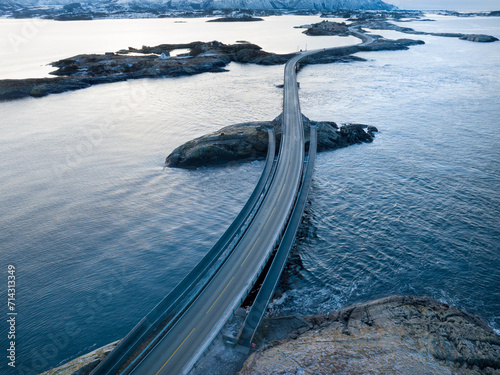 Obraz na płótnie The Atlantic Ocean Road in winter (Nordmore, Norway). w salonie