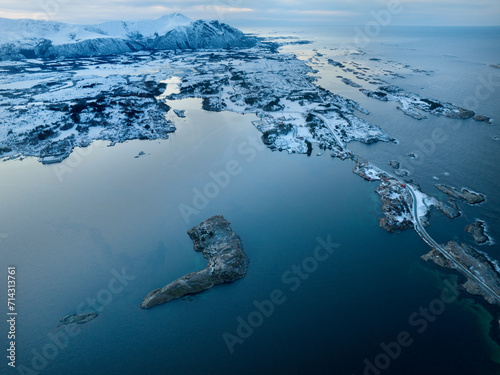 Obraz na płótnie The Atlantic Ocean Road in winter (Nordmore, Norway). w salonie