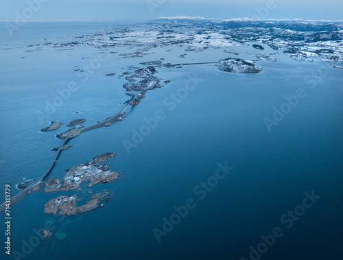 Obraz na płótnie The Atlantic Ocean Road in winter (Nordmore, Norway). w salonie