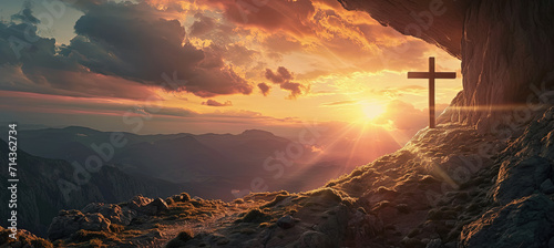 fondo natural de paisaje con una cruz  religiosa de madera en la cueva de una montaña, sobre fondo de montañas, cielo, nubes y bella puesta de sol, concepto religiones, celebraciones photo