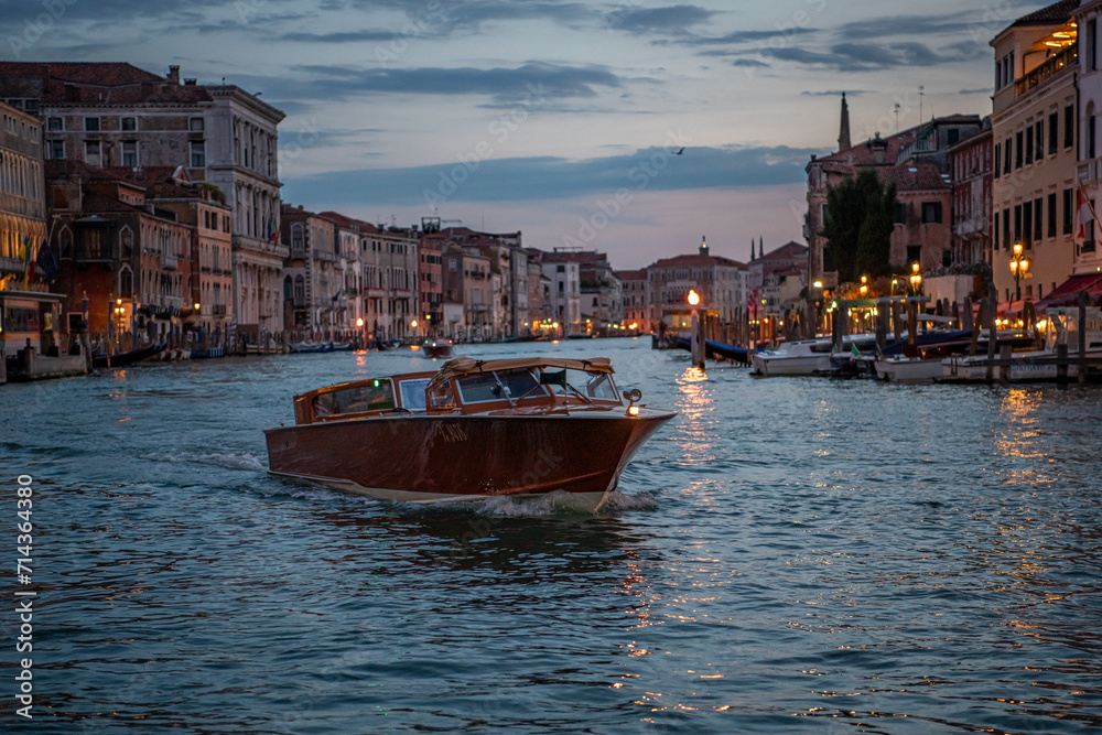 Obraz premium Boat in Venice. Evening. Sunset
