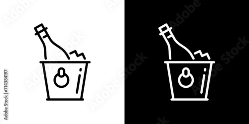 氷で冷やしたお酒のボトルアイコン