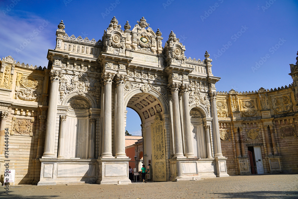 Obraz premium The Imperial Entrance Gate of the Dolmabahce Palace, built in 1856 as a imperial palace for the last of the Ottoman sultans in Istanbul, Turkey