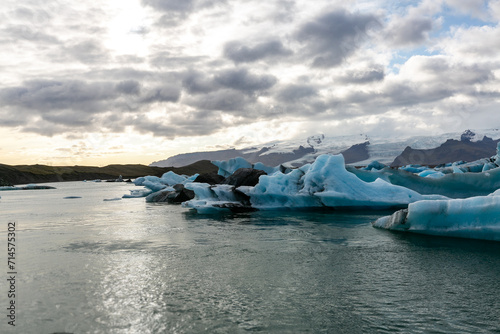 Schmelzender Gletscher - Eisschollen im Wasser