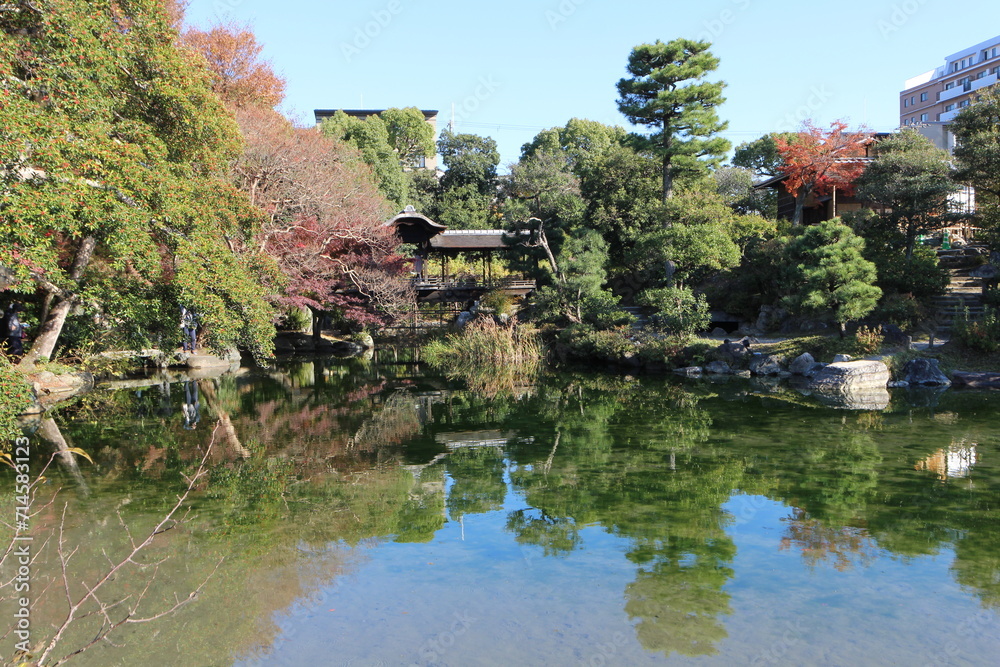 Ingetsu Pond, Kaitourou (roofed corridor) and autumn leaves in Shosei-en Garden, Kyoto, Japan
