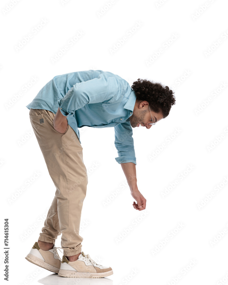 Naklejka premium curious casual man waiting in line and picking something up