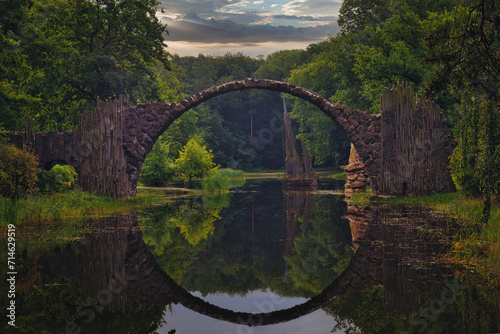 Mystisch - Rakotzbrücke - Teufelsbrücke - Herbst - Brücke - See - Spiegelung - Kromlau - Rhododendron Park - Sachsen - Deutschland - Devil's Bridge - Autumn Landscape - High quality photo photo