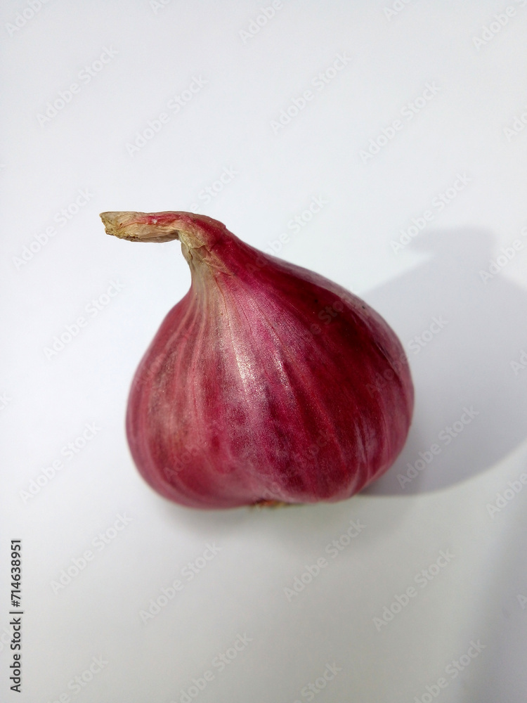Fototapeta premium red onion on a wooden board