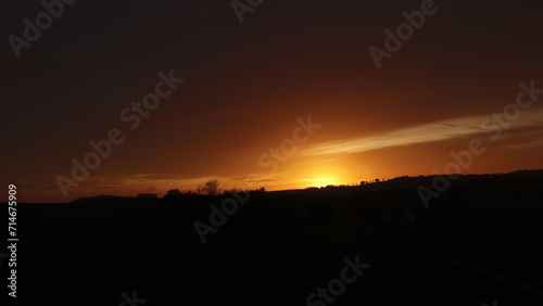 Sonnenuntergang mit prächtigen Fahrben 