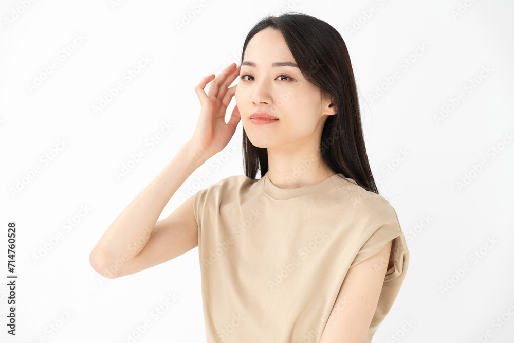 若い女性のスキンケアイメージ