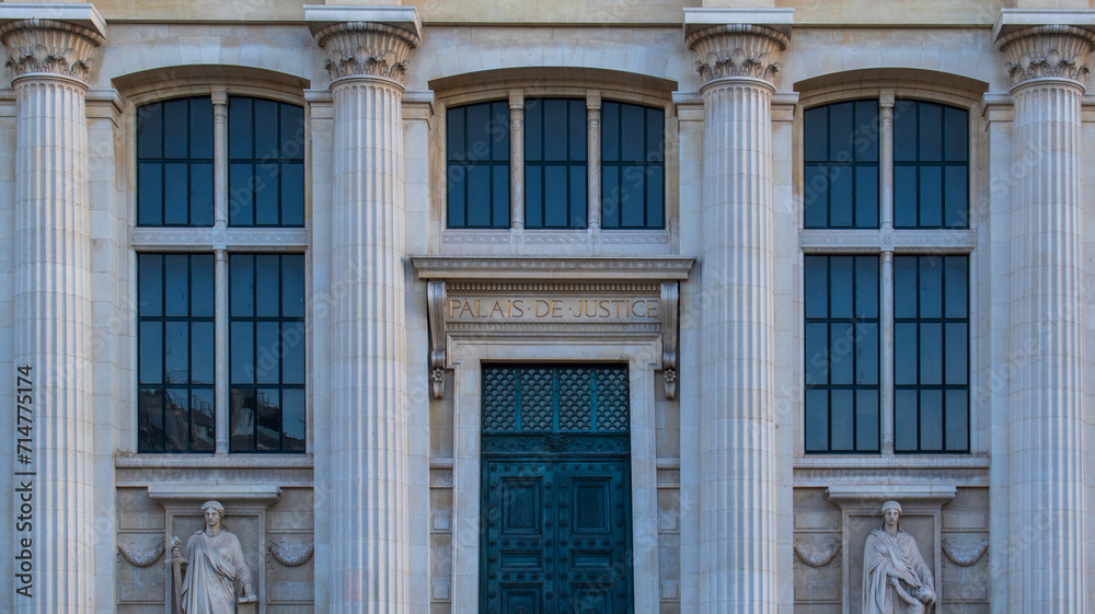 L'entrée du Palais de justice, côté place Dauphine, Paris, France