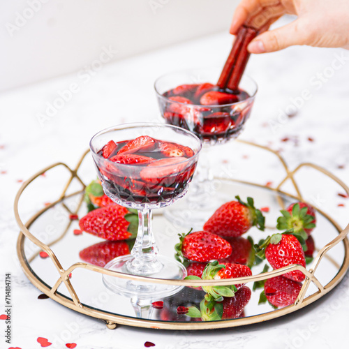 soupe de fraise au vin rouge, french strawberry soup with wine, strawberry cocktail
