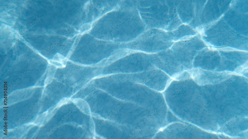 Der blaue Boden von einem Pool