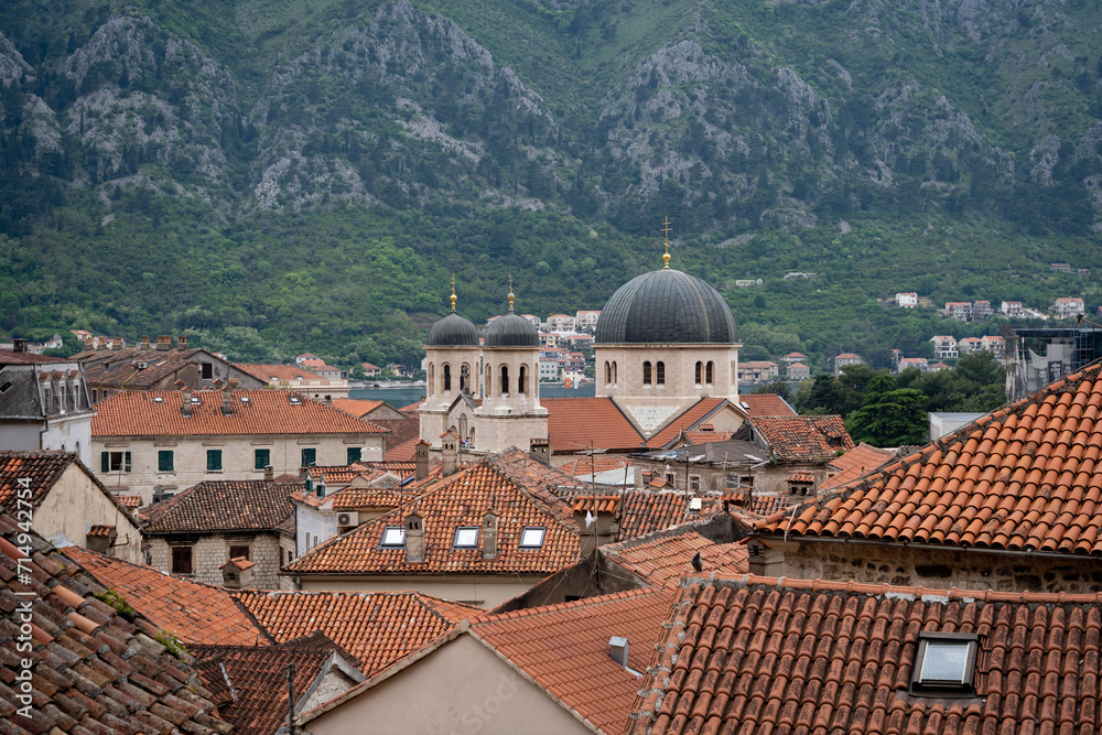 Obraz premium Vue sur les toits de Kotor au Monténégro