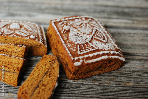 Cuadro en lienzo bread on a wooden table