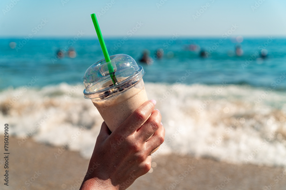 Mrożona kawa na Tureckiej plaży, wakacje na riwierze Tureckiej Mrożona kawa na Tureckiej plaży, wakacje na riwierze Tureckiej