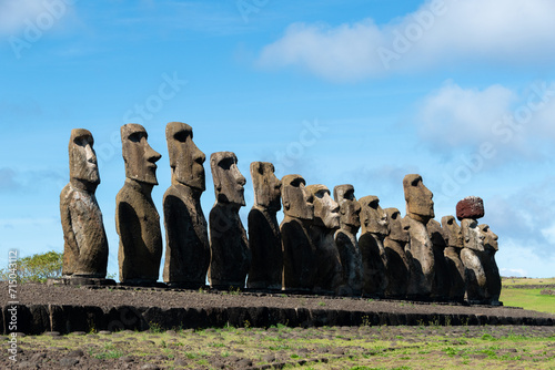 Moáis de Tongariki, Rapa Nui, Isla de Pascua photo