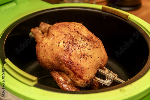 Ganzes Hähnchen der Heißluftfritteuse