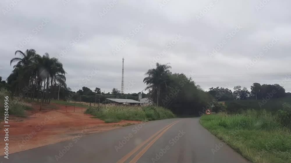 time lapse dirigindo em estrada de terra na cidade de Ilicínea, Estado de Minas Gerais, Brasil