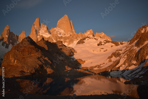 Amanecer en el cerro Fitz Roy, El Chaltén, Argentina