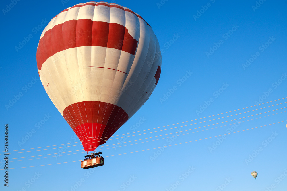 Obraz premium Hot air balloons flying against the blue cloudless sky