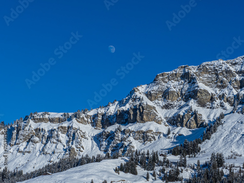 lune au dessus de la roche parstire dans le beaufortain, alpes photo