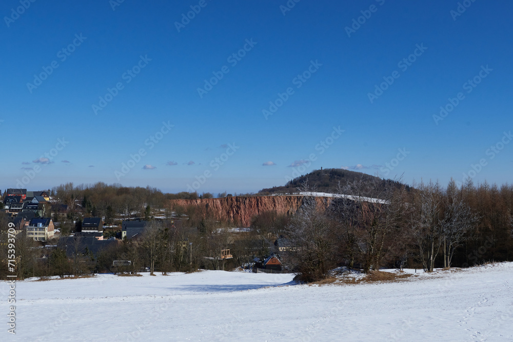 Altenberg mit blick auf die Pinge im Osterzgebirge im Winter	