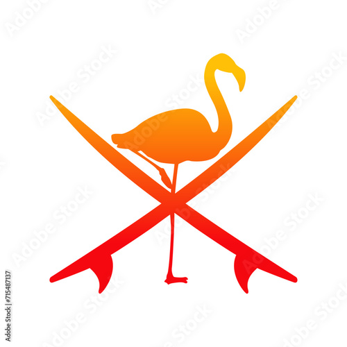 Logo club de surf. Silueta de flamingo de pie sobre tablas de surf cruzadas