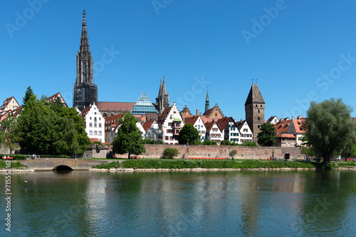 Die historische Altstadt Ulm mit Donau