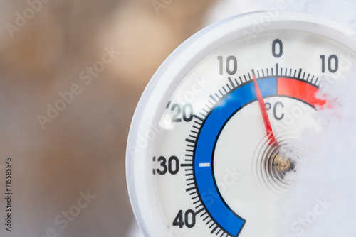 Obraz na płótnie Outdoor thermometer shows sub-zero temperature