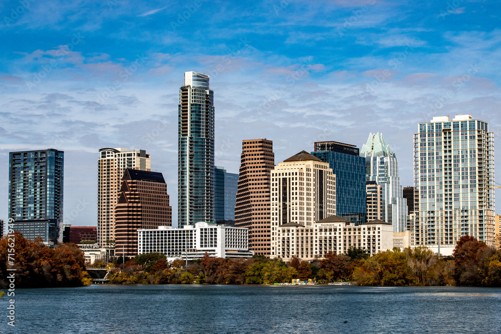 Obraz premium Austin, Texas downtown skyline view over town lake.