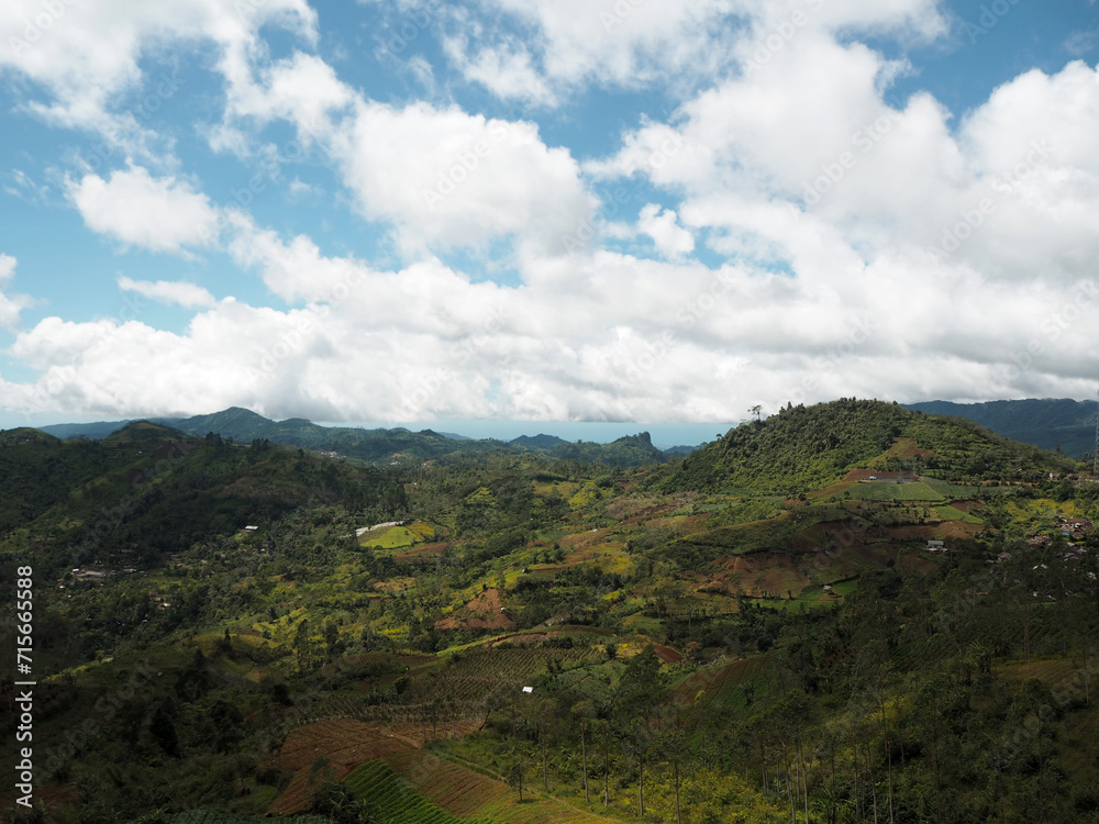Naklejka premium clouds over the mountains
