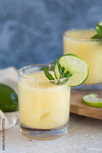 lemon cocktail